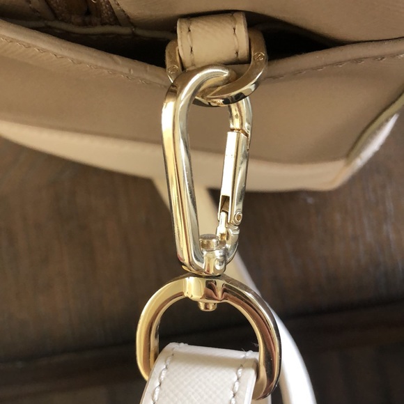 Barely used Tory Burch Robinson satchel bag - Picture 9 of 14